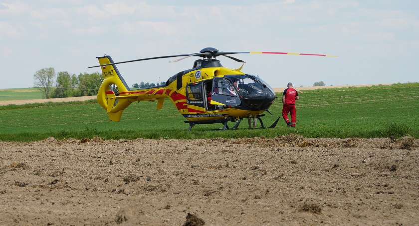 Groźny wypadek w gminie Piątnica. Kobieta przygnieciona przez bele siana 
