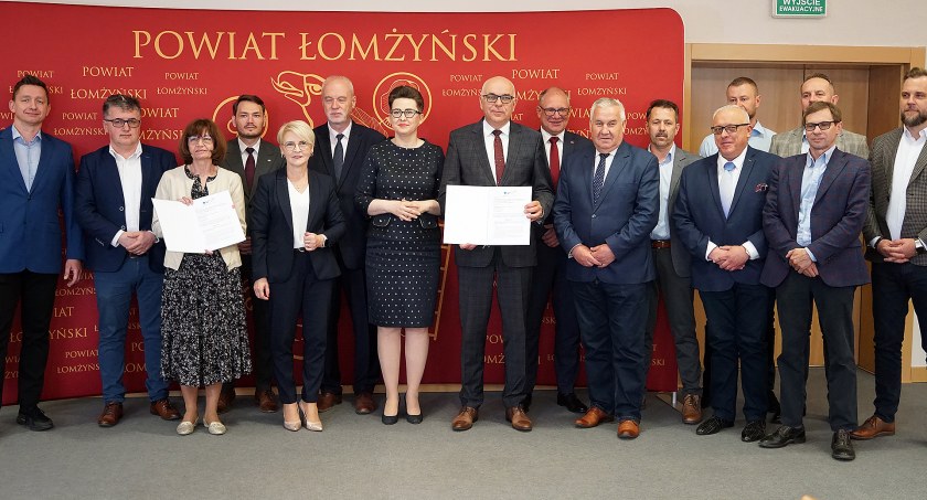 Drogi, maszyny i ciągniki. Tak w powiecie łomżyńskim zostaną wydane pieniądze z Polskiego Ładu [VIDEO i FOTO]