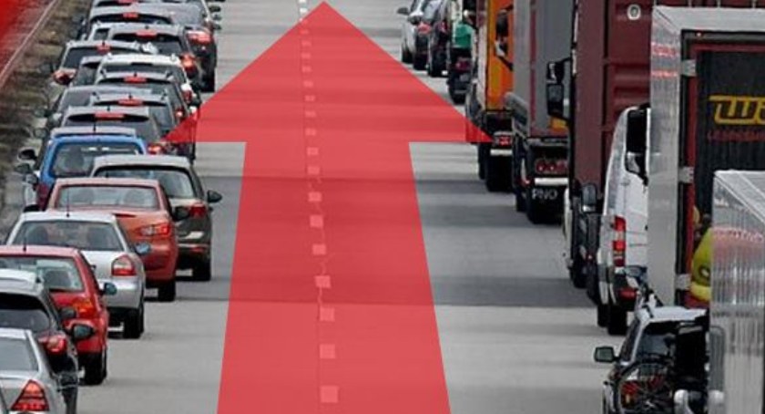 Strażacy przypominają jak prawidłowo zrobić korytarz życia