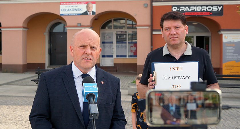 [LIVE] Łomża. Konferencja prasowa Konfederacji Wolność i Niepodległość 
