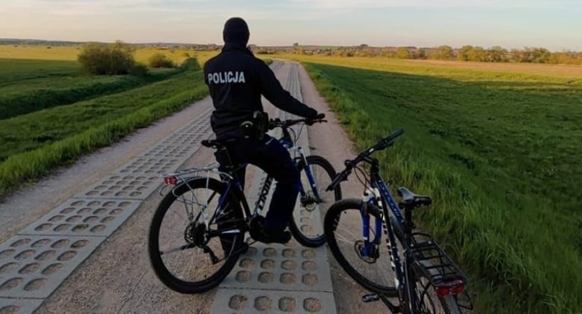 Łomża. Policjanci przesiedli się na rowery
