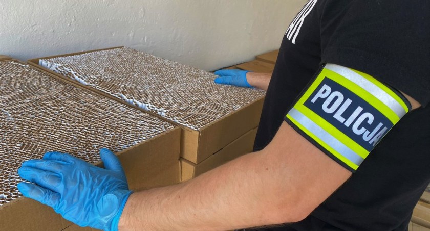 Przewoził 146 tysięcy sztuk papierosów bez polskich znaków akcyzy [FOTO]