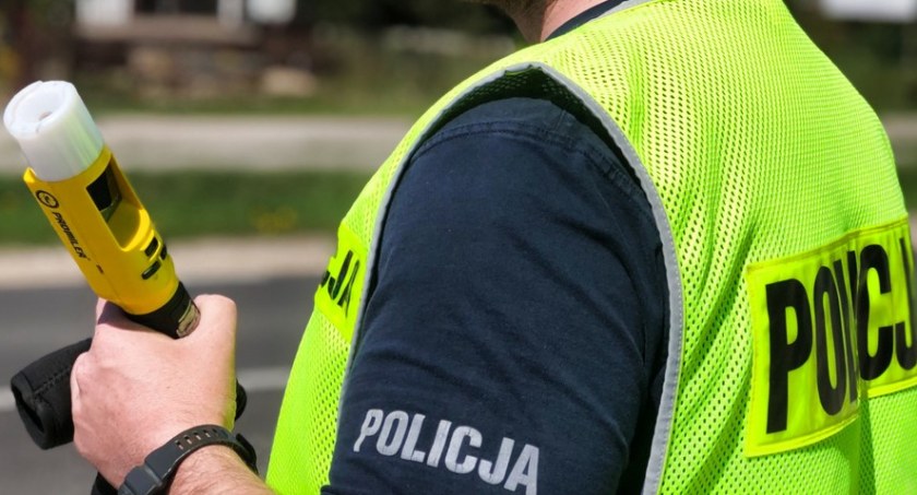 Blisko 3 promile i brak uprawnień do kierowania