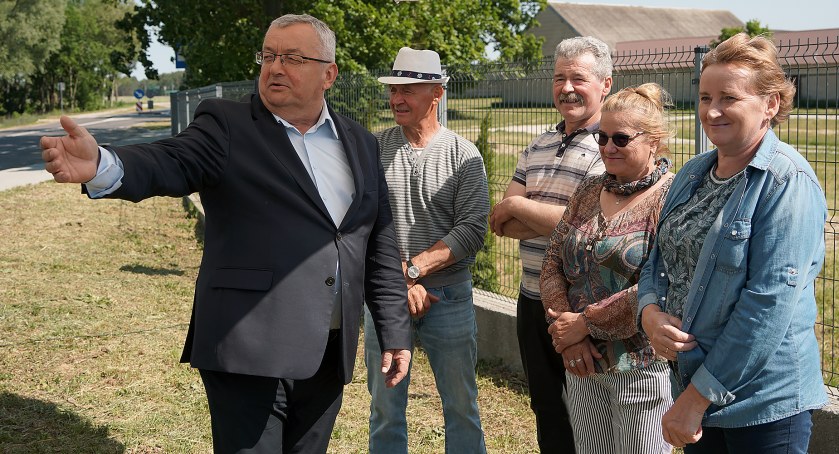 Otwarcie drogi bez cięcia wstęgi! Minister Adamczyk z wizytą w powiecie łomżyńskim [FOTO]