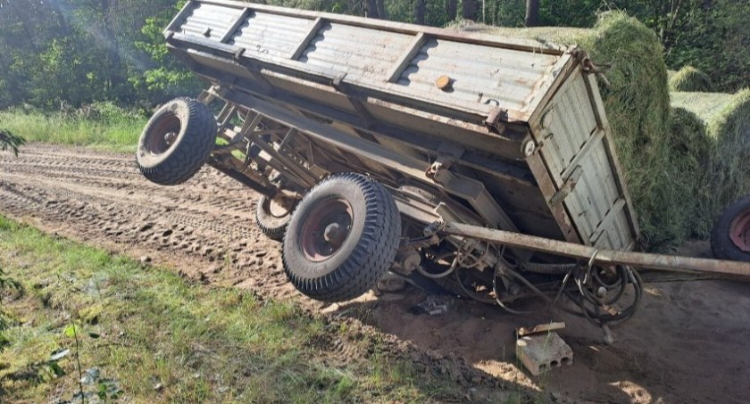 Tragedia we wsi Chludnie. Zginął mężczyzna przygnieciony belą siana
