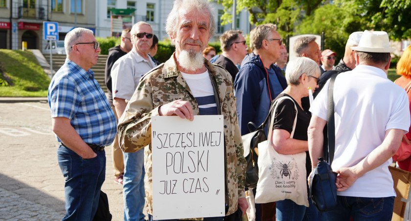 “Szczęśliwej Polski już czas”. Łomżanie jadą do Warszawy na marsz [VIDEO i FOTO]