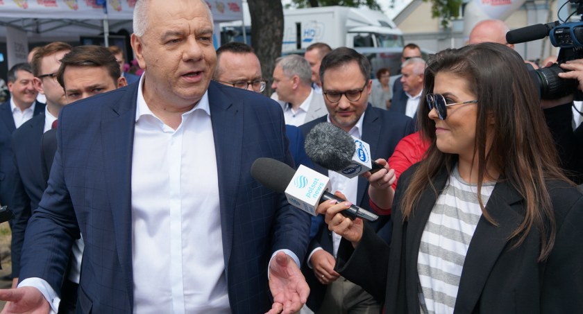 Wicepremier Sasin odwiedził łomżyński ratusz i roztańczoną muszlę koncertową [VIDEO i FOTO]