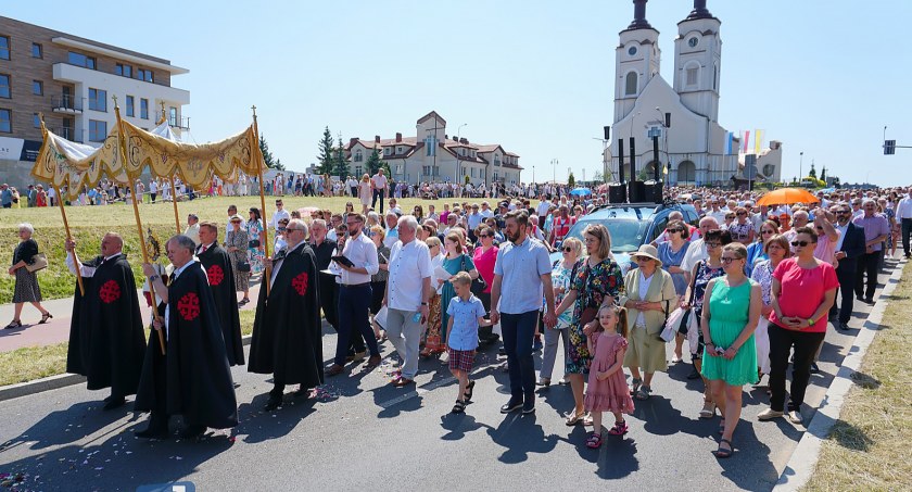 Boże Ciało 2023 w parafii pw. Krzyża Świętego w Łomży [FOTO]