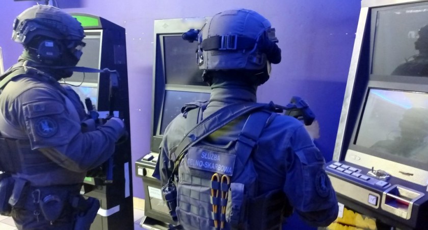 Zlikwidowano nielegalny salon gier hazardowych w Łomży [FOTO]