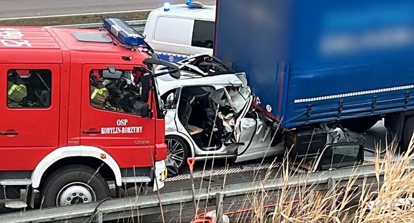 Trzy osoby zginęły na S8. Bezpośrednią przyczyną nadmierna prędkość
