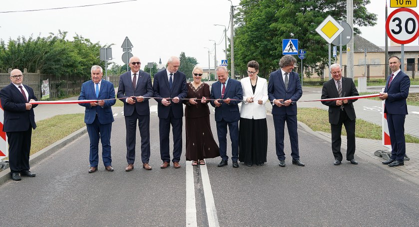 Dla turysty i mieszkańców! W Nowogrodzie oficjalnie otwarto ulicę Łomżyńską [VIDEO i FOTO]