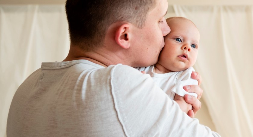 ZUS: Kiedy tata może opiekować się dzieckiem?