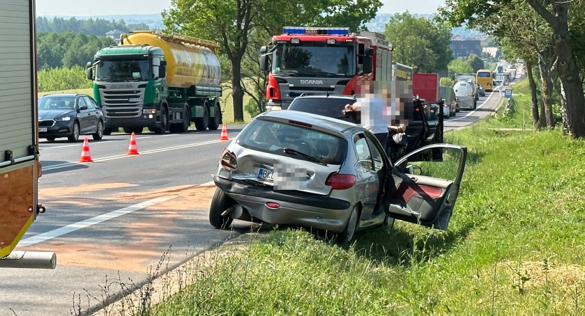 Zderzenie dwóch aut w Marianowie. Dwuletnie dziecko w szpitalu [FOTO]