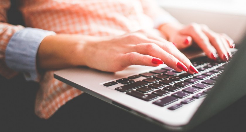 Usłyszała 102 zarzuty za oszustwa internetowe