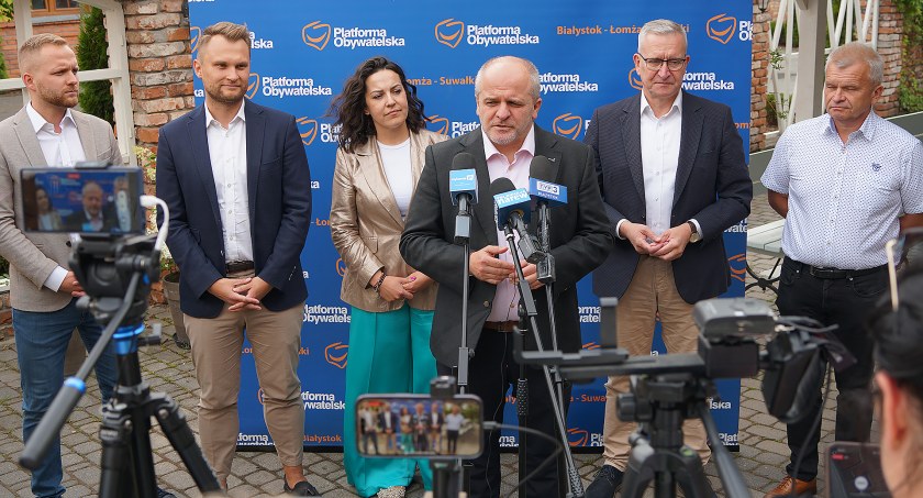 [LIVE i FOTO] Konferencja prasowa z udziałem prof. Pawła Kowala i posłów Platformy Obywatelskiej 
