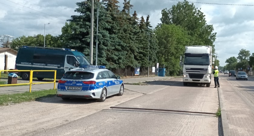 Kierowcy ciężarówek pod wpływem alkoholu. Wpadli w Łomży