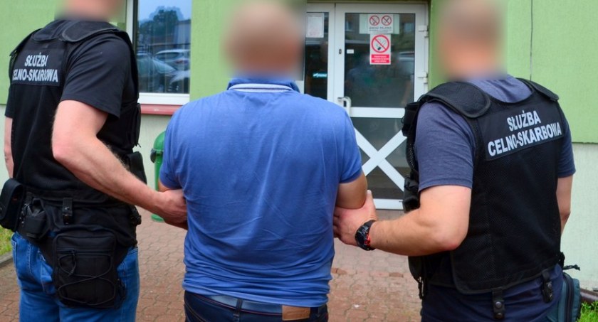 Zatrzymania w związku z największym przemytem papierosów w historii [VIDEO i FOTO]
