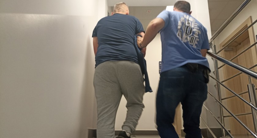 Oszustwa na ponad 120 tysięcy. Łomżyńscy operacyjni zatrzymali podejrzanego [FOTO]