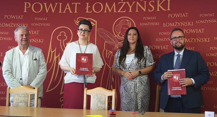 Mieszkańcy powiatu łomżyńskiego załatwią sprawy urzędowe bez wychodzenia z domu [VIDEO i FOTO]