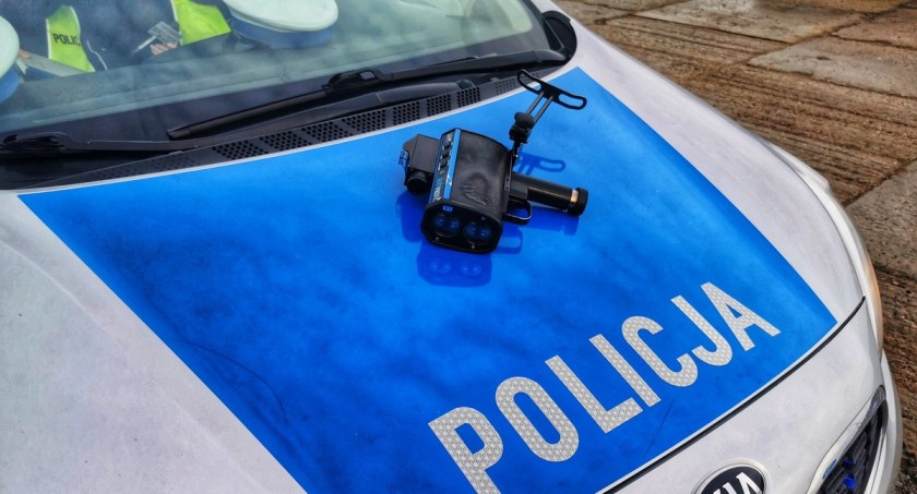 Mieszkaniec Wielkiej Brytanii jechał 102 km/h w Piątnicy 