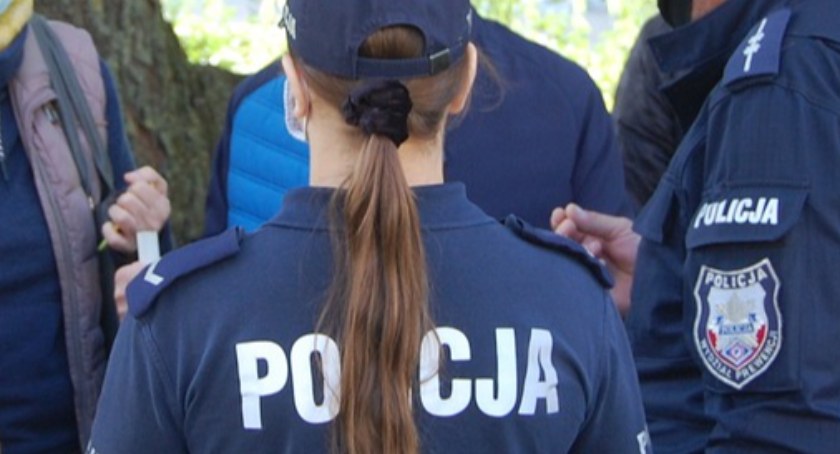 Policjantka podejrzana o oszustwo przy kasie samoobsługowej. Jest decyzja prokuratury
