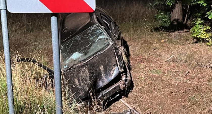 Wypadek przy S8. Kierowca i pasażer byli pijani [FOTO]