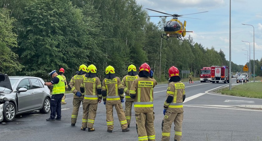 Trzy osoby w szpitalu po wypadku na trasie Łomża - Zambrów. Lądował śmigłowiec LPR [FOTO]