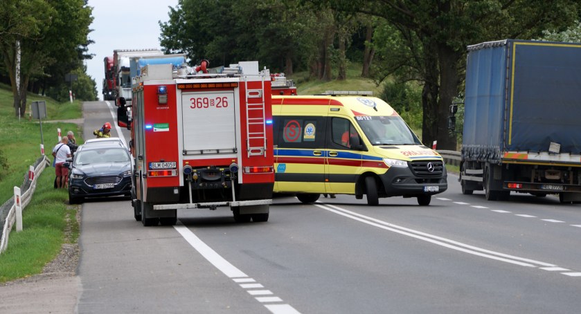 Zderzenie trzech aut w Marianowie. Są utrudnienia w ruchu [FOTO]