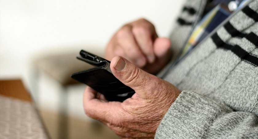 Łomżanin oszukany metodą na pracownika banku 