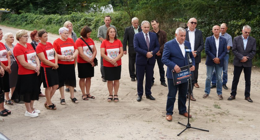Drogi brukowe znikną z terenu gminy Jedwabne [VIDEO i FOTO]