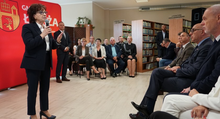 Wizyta marszałek Witek w Starych Kupiskach. Przyjechała “tu na Podlasie”  [VIDEO i FOTO]