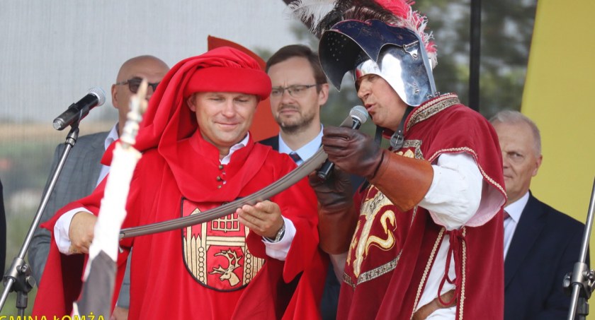Średniowieczny festyn na św. Wawrzyńca. „Włodarz Łomży” Piotr Kłys dostał miecz [FOTO]