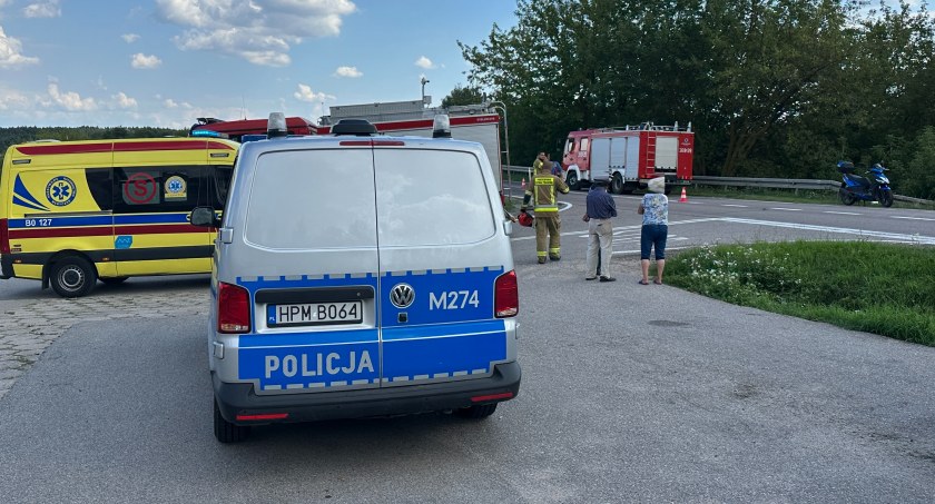 Dwie osoby w szpitalu po zdarzeniu drogowym na moście w Wiźnie [FOTO]