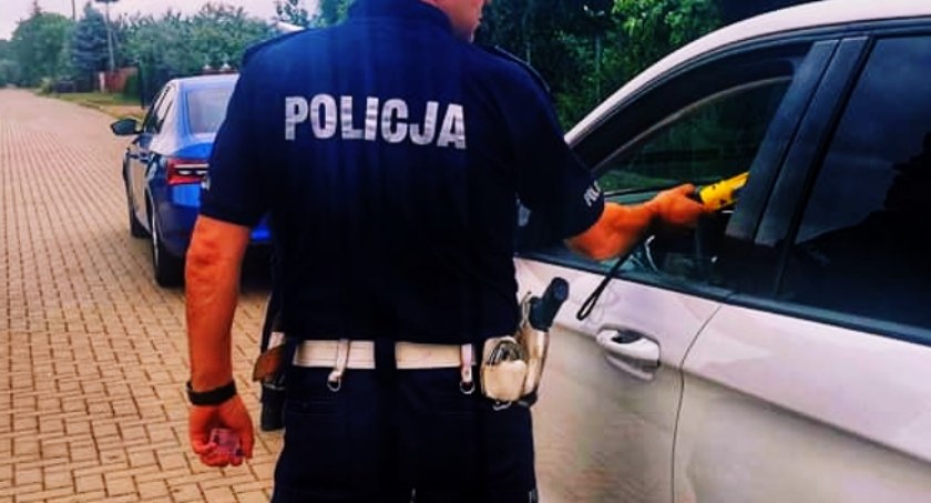 Łomżyńscy policjanci sprawdzili 600 kierowców. Nie wszyscy byli trzeźwi