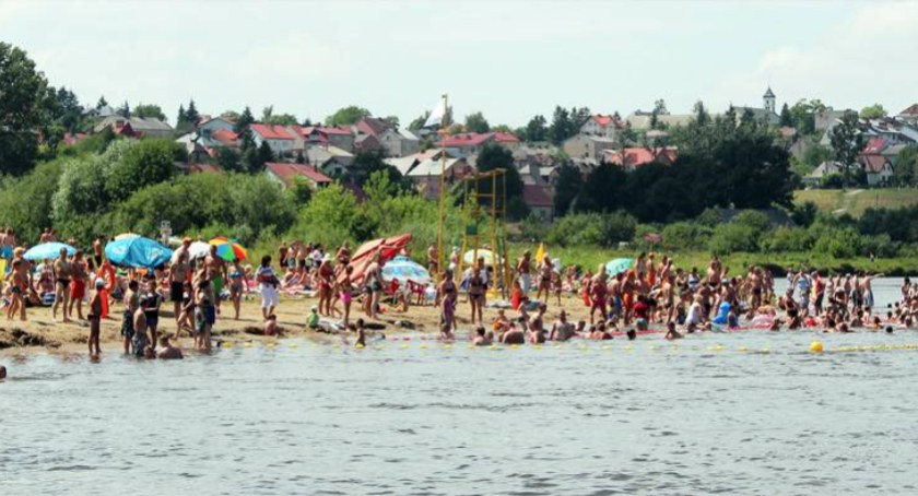 Bakterie w Narwi. Do odwołania obowiązuje zakaz kąpieli na plaży w Łomży