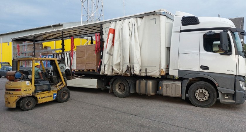 Papierosowa kontrabanda w ciężarówce