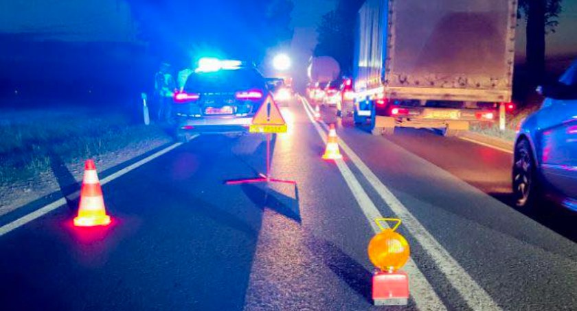 Potrącenie rowerzysty na DK63. 76-latek trafił do szpitala