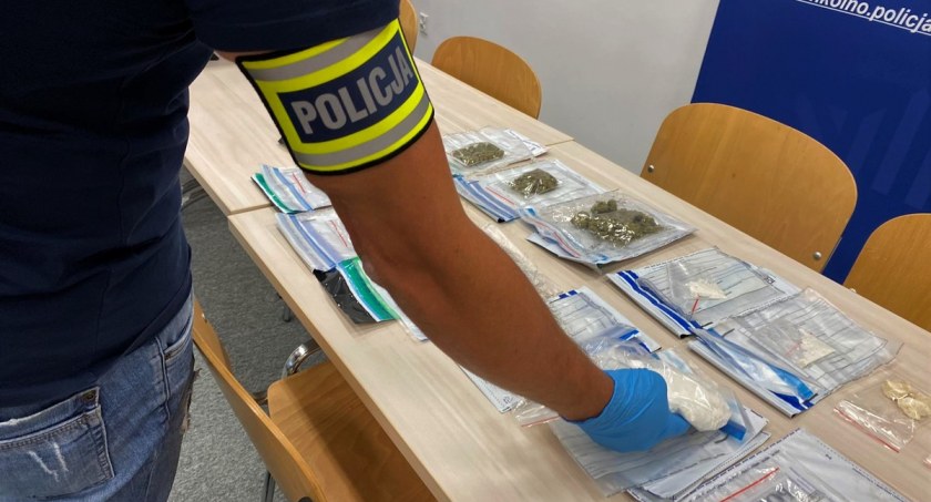 Policja rozbiła grupę handlującą narkotykami 