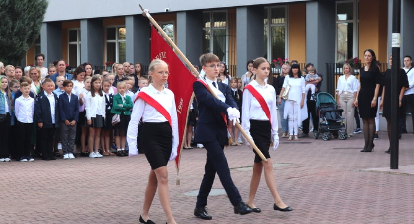 Apele i pierwszy dzwonek, czyli nowy rok szkolny w łomżyńskich szkołach [FOTO]