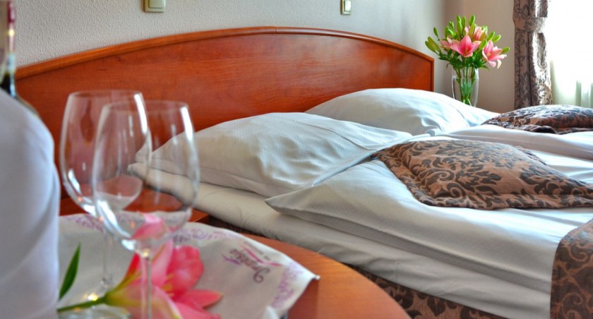 Demolka w motelu! 24-latek przyjechał zrobić w Łomży 