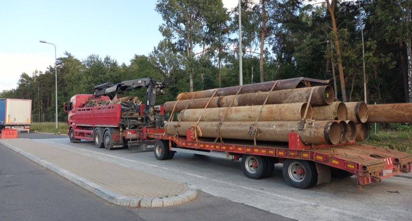 DK8. Kierowca ciężarówki przekroczył dopuszczalną masę pojazdu o ponad 11 ton [FOTO]