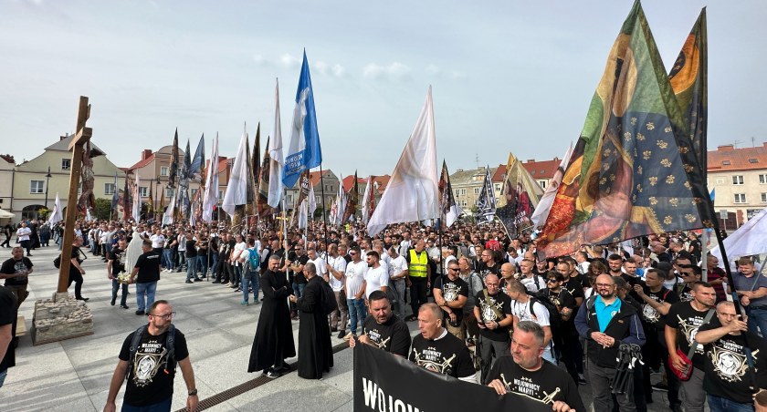 Wojownicy Maryi w Łomży. Tysiące mężczyzn przeszło ulicami miasta [VIDEO i FOTO]