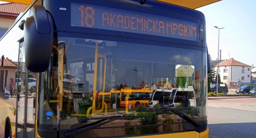 Linia nr 18 będzie kursować częściej - zmiany z myślą o studentach i działkowcach [FOTO]