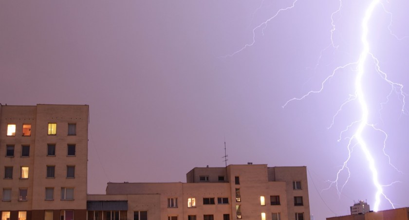 Możliwe załamanie pogody w Łomży. IMGW ostrzega przed burzami z gradem 