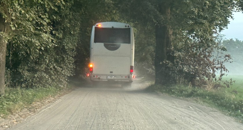 Jak łomżanie do stolicy jadą? Zamiast Via Balticki gruntowa droga [FOTO]