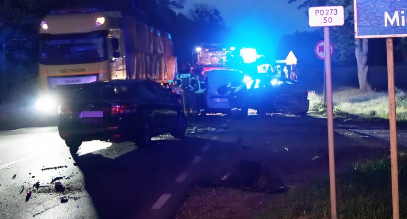 Zderzenie trzech aut na granicy powiatów [FOTO]