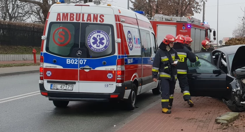 Dwie osoby trafiły do szpitala po wypadku, do którego doszło w gminie Zbójna