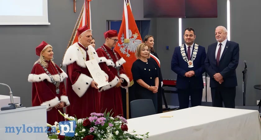 Uroczysta inauguracja roku akademickiego i nadanie sztandaru w Akademii Łomżyńskiej [VIDEO i FOTO] 