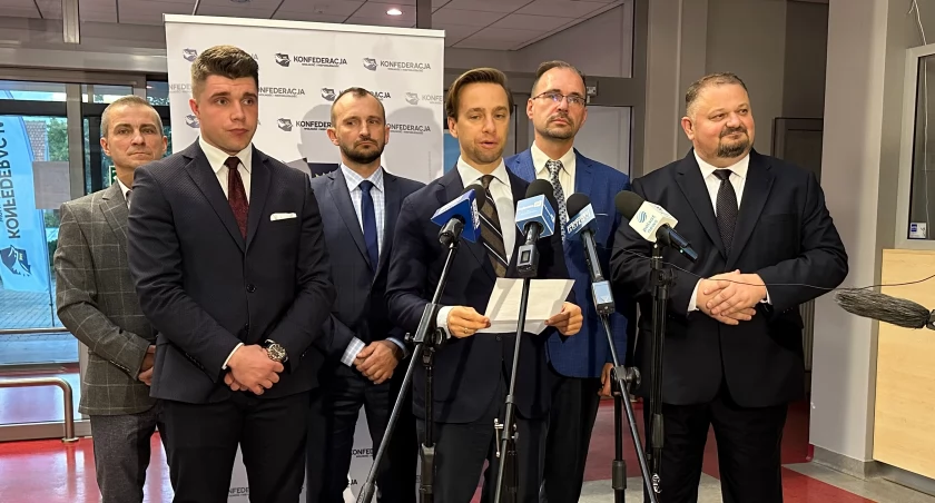 Krzysztof Bosak i drużyna Konfederacji w Łomży [VIDEO]