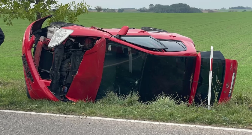 Groźnie wyglądająca kraksa na drodze Piątnica-Jeziorko [FOTO]
